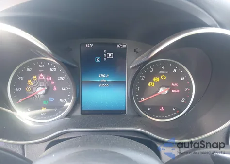 2019 Mercedes-Benz C 300 z USA, uszkodzony, nr VIN 55SWF8DB8KU308975